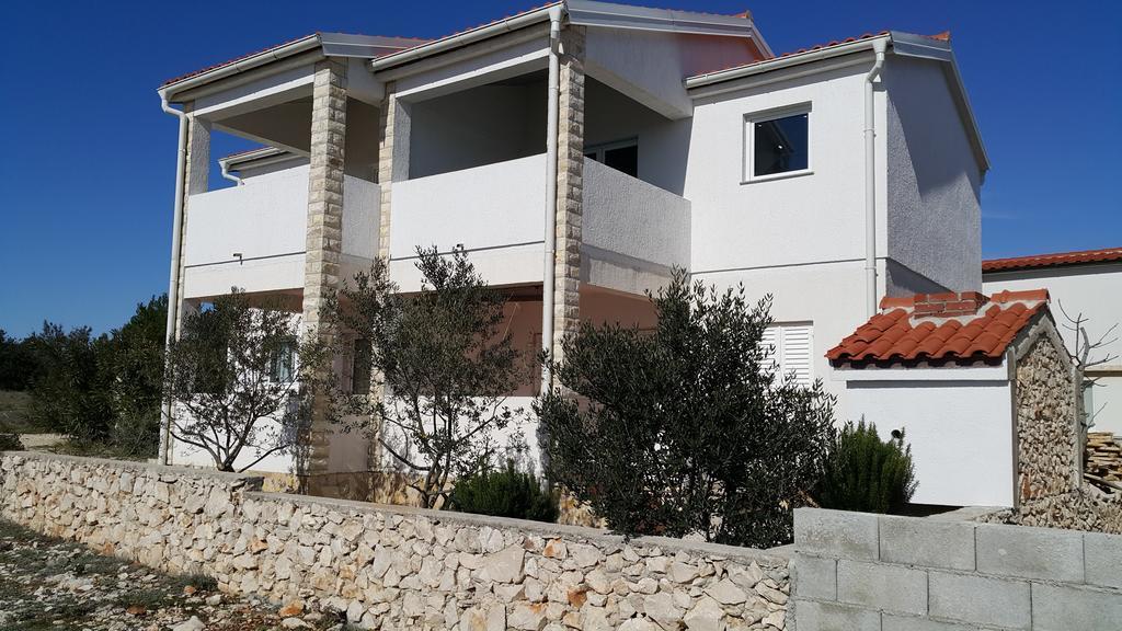 Apartments Natasa Vir Bagian luar foto